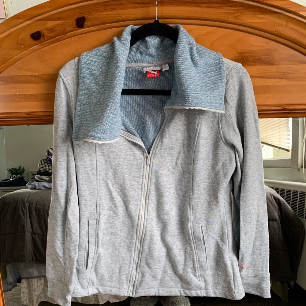 Never worn PUMA zip up.